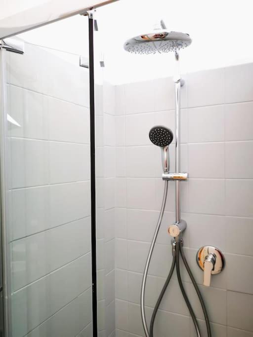 דירות מילאנו Sunny Flat 50 Meters From The Metro מראה חיצוני תמונה