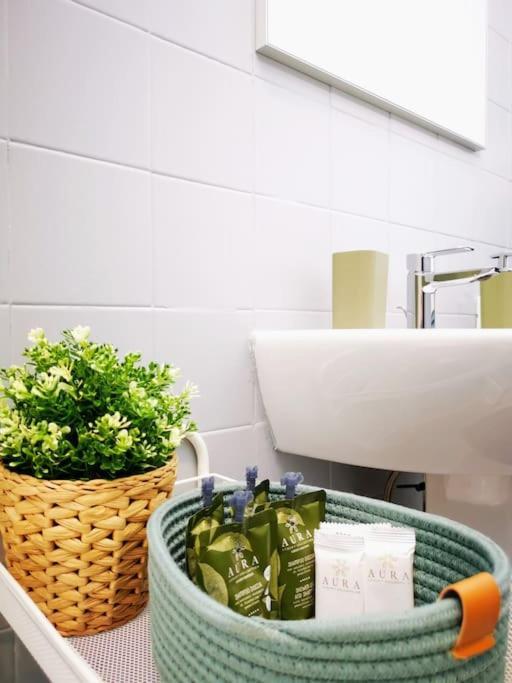 דירות מילאנו Sunny Flat 50 Meters From The Metro מראה חיצוני תמונה