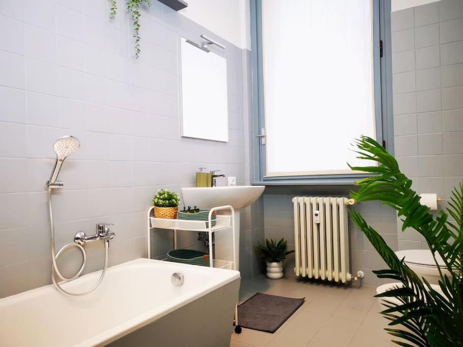 דירות מילאנו Sunny Flat 50 Meters From The Metro מראה חיצוני תמונה