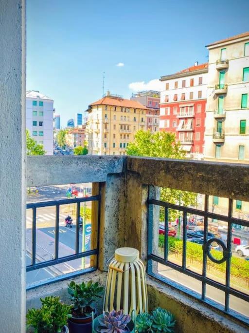 דירות מילאנו Sunny Flat 50 Meters From The Metro מראה חיצוני תמונה